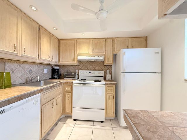 2800 NW 47th Terrace 106B, Lauderdale Lakes, FL 33313