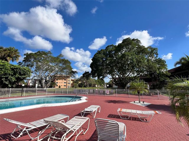 2800 NW 47th Terrace 106B, Lauderdale Lakes, FL 33313