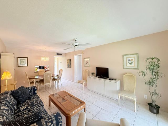 2800 NW 47th Terrace 106B, Lauderdale Lakes, FL 33313