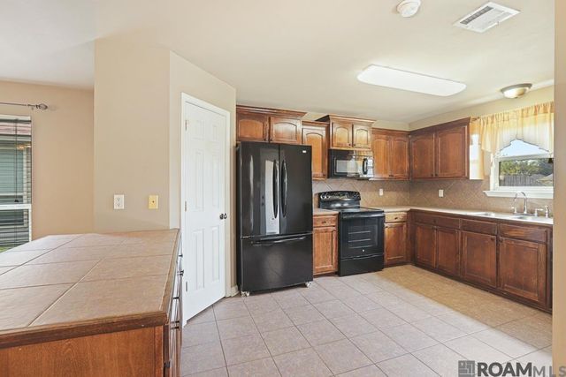 11556 Mary Lee Dr, Denham Springs, LA 70726