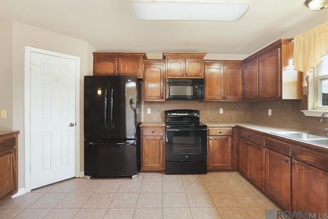 11556 Mary Lee Dr, Denham Springs, LA 70726