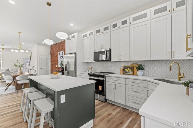 2826 Iowa Avenue, St Louis, MO 63118