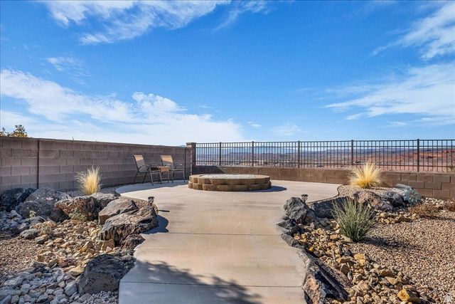 811 N CROWN KING AVE, Washington, UT 84780