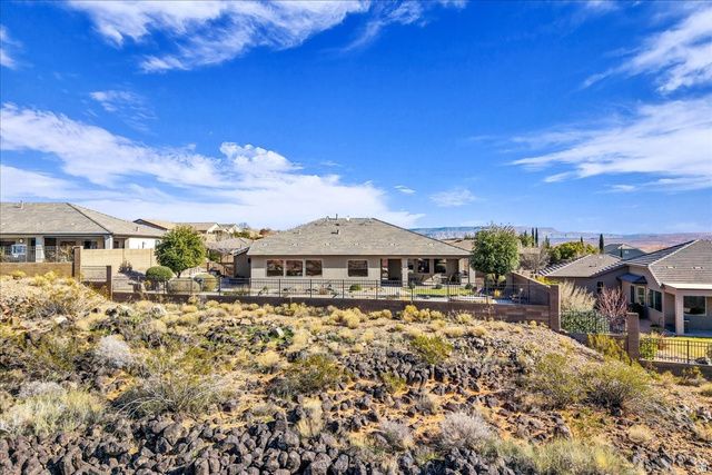 811 N CROWN KING AVE, Washington, UT 84780