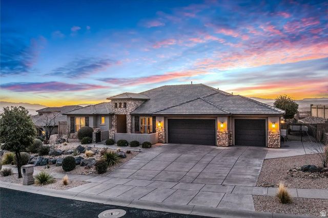 811 N CROWN KING AVE, Washington, UT 84780