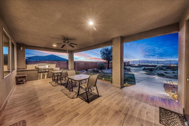 811 N CROWN KING AVE, Washington, UT 84780