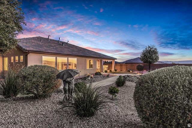 811 N CROWN KING AVE, Washington, UT 84780