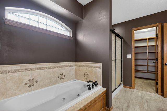 9969 N Meridian Ave, Valley Center, KS 67147