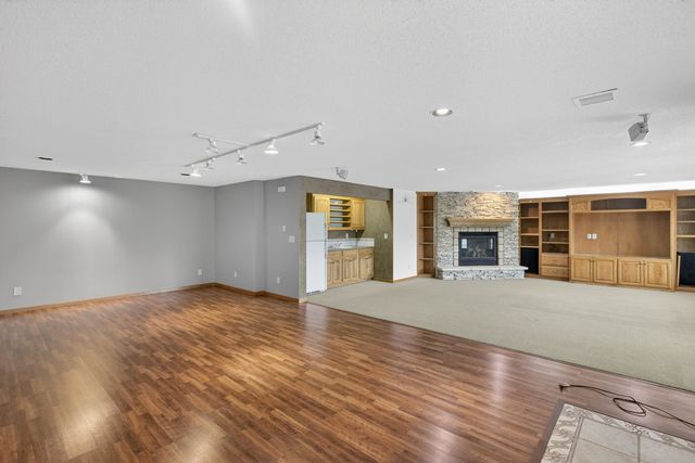 9969 N Meridian Ave, Valley Center, KS 67147