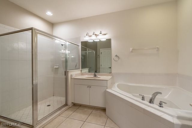 7844 Clemson ST 5-102, Naples, FL 34104