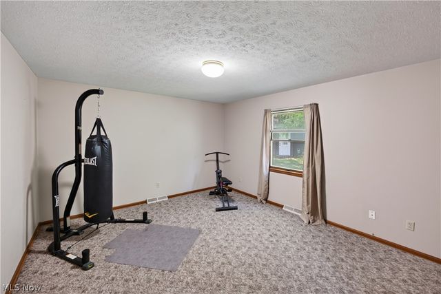 8307 Old Post Road, Olmsted Falls, OH 44138