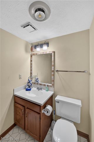 8307 Old Post Road, Olmsted Falls, OH 44138