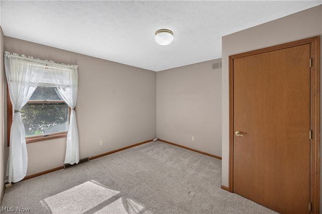 8307 Old Post Road, Olmsted Falls, OH 44138