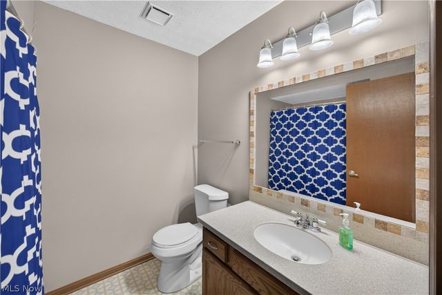 8307 Old Post Road, Olmsted Falls, OH 44138
