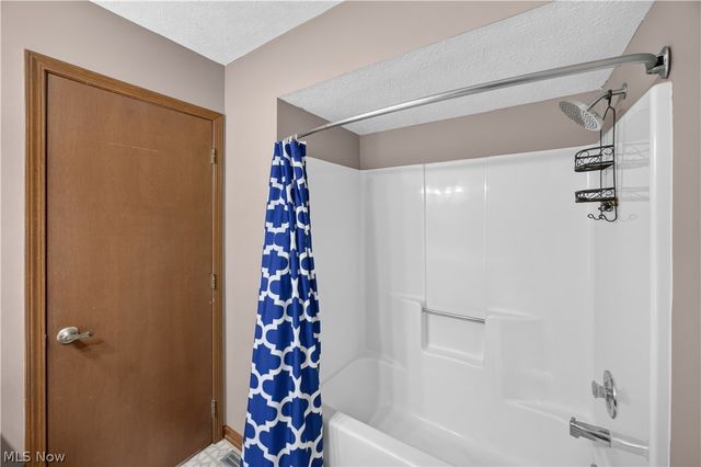 8307 Old Post Road, Olmsted Falls, OH 44138