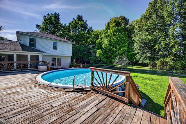 8307 Old Post Road, Olmsted Falls, OH 44138