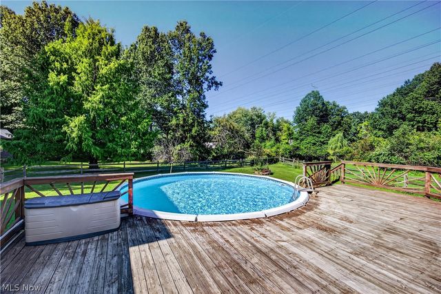 8307 Old Post Road, Olmsted Falls, OH 44138