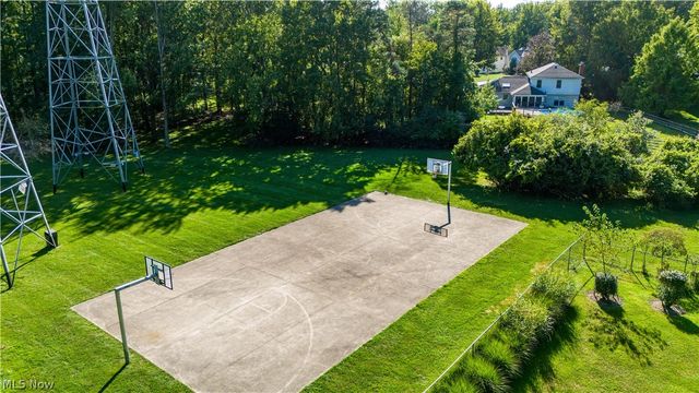 8307 Old Post Road, Olmsted Falls, OH 44138