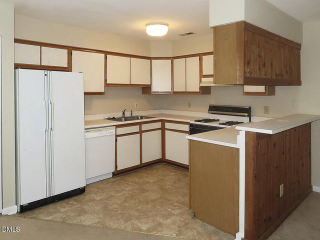 400 Summerwalk Circle, Chapel Hill, NC 27517