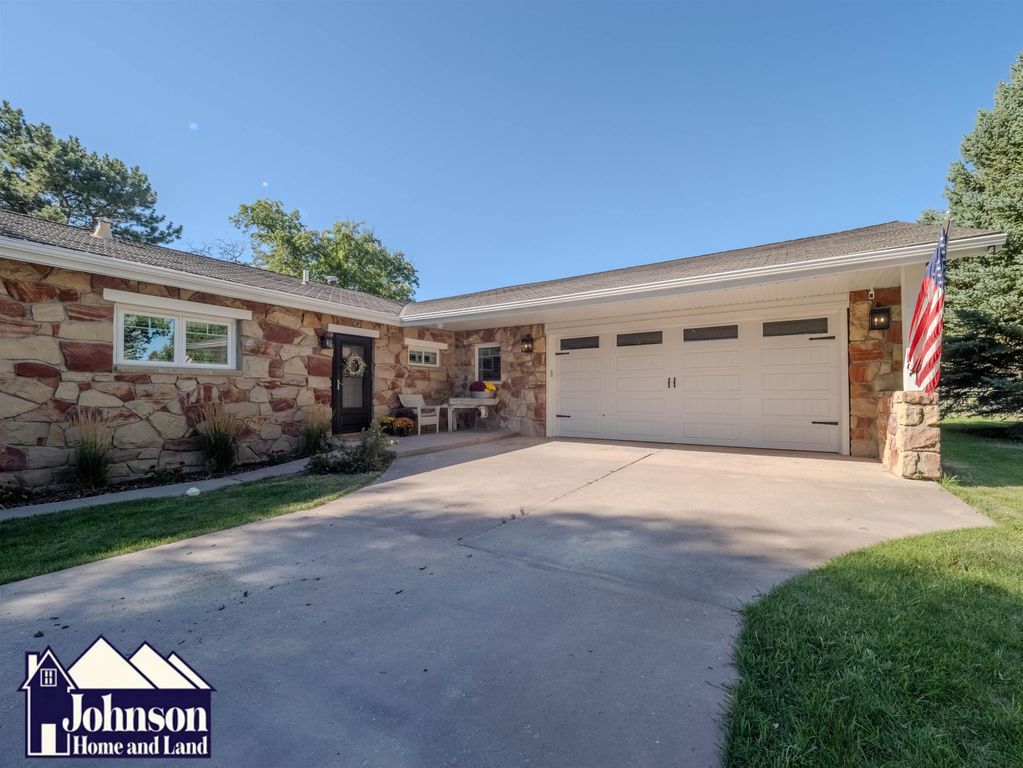 77 W Main St, Cowley, WY 82420 photo 2