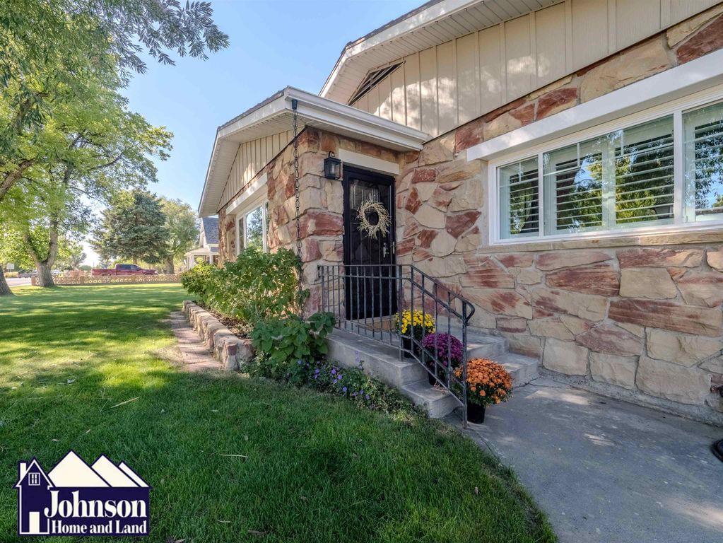 77 W Main St, Cowley, WY 82420 photo 5