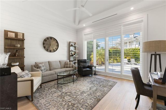 383 Cuddy CT, Naples, FL 34103