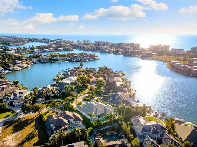 383 Cuddy CT, Naples, FL 34103