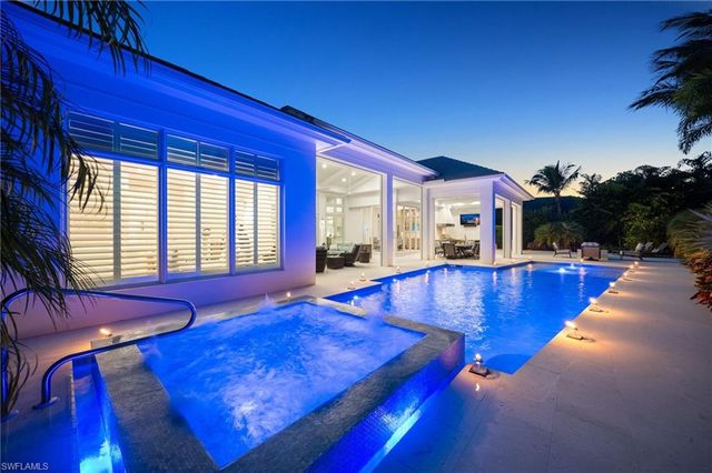 383 Cuddy CT, Naples, FL 34103