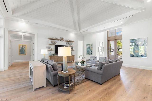 383 Cuddy CT, Naples, FL 34103