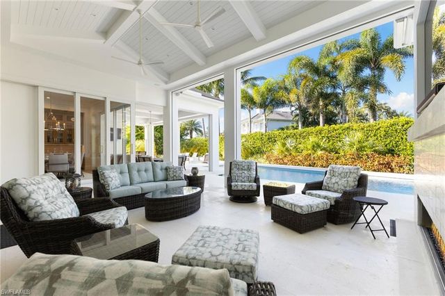 383 Cuddy CT, Naples, FL 34103