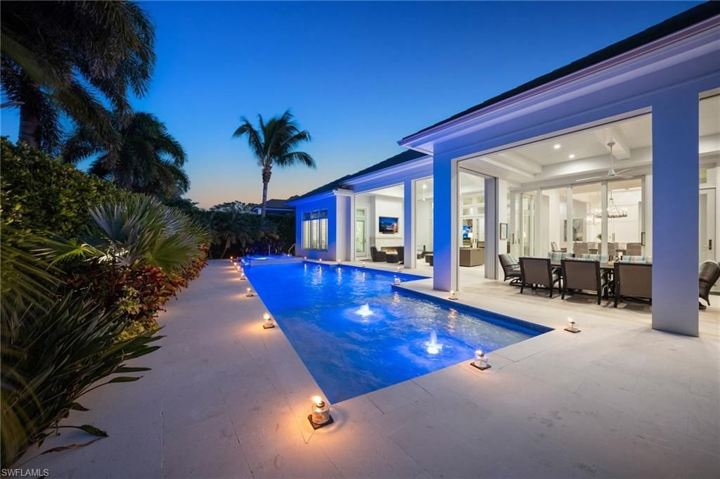 383 Cuddy CT, Naples, FL 34103