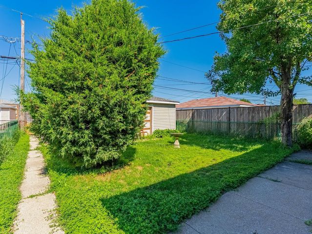 11120 S Ewing Avenue, Chicago, IL 60617