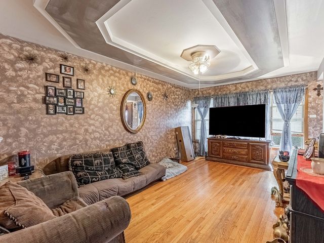 11120 S Ewing Avenue, Chicago, IL 60617