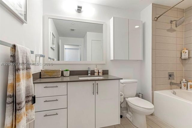 999 SW 1st Ave 1906, Miami, FL 33130