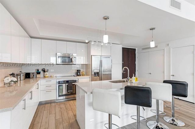 999 SW 1st Ave 1906, Miami, FL 33130