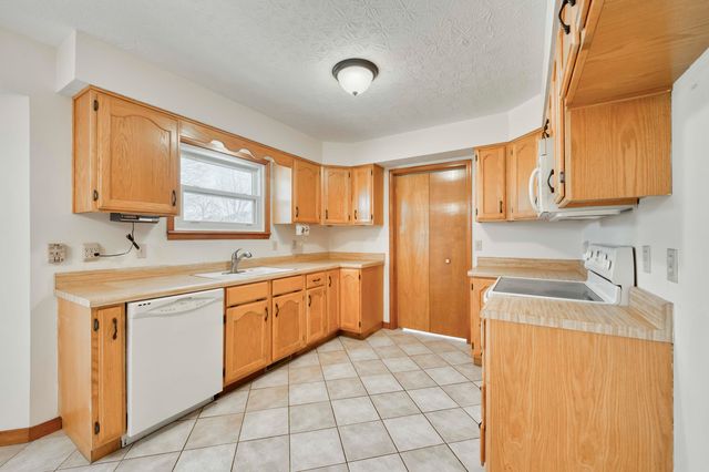 1535 W Deerfield Street, Springfield, MO 65807