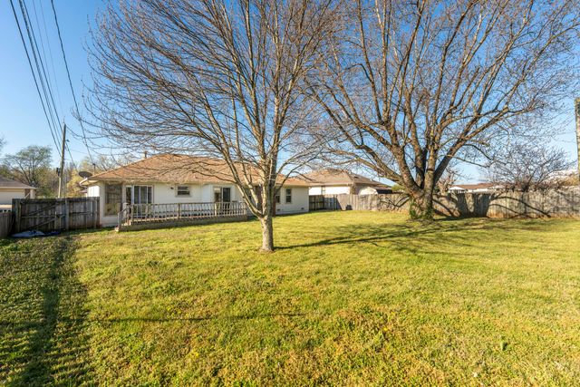 1535 W Deerfield Street, Springfield, MO 65807