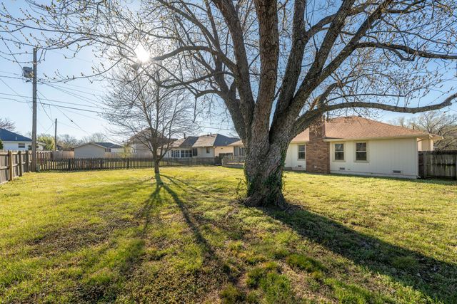 1535 W Deerfield Street, Springfield, MO 65807