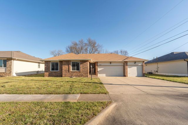 1535 W Deerfield Street, Springfield, MO 65807