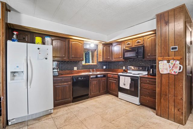 465 Pecan, Onalaska, TX 77360
