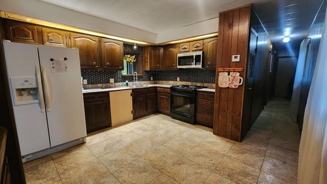 465 Pecan, Onalaska, TX 77360