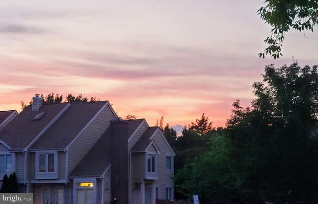 1074 TREVINO LN, Herndon, VA 20170