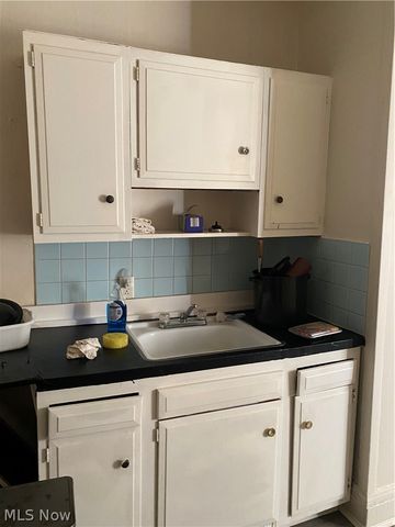 6622 lansing, Cleveland, OH 44105