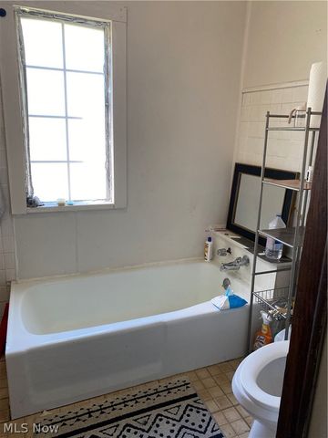 6622 lansing, Cleveland, OH 44105