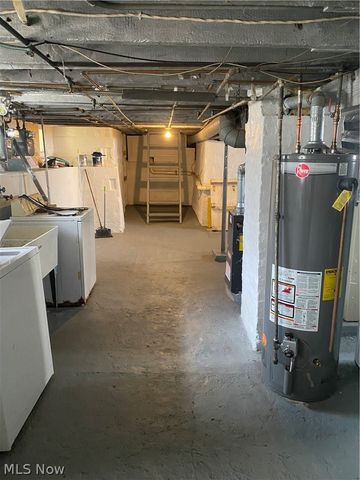6622 lansing, Cleveland, OH 44105