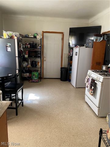 6622 lansing, Cleveland, OH 44105