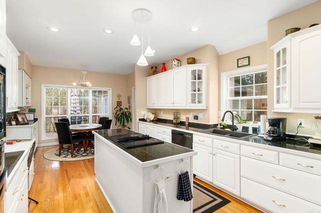 14 Resplandor Lane, Hot Springs Village, AR 71909