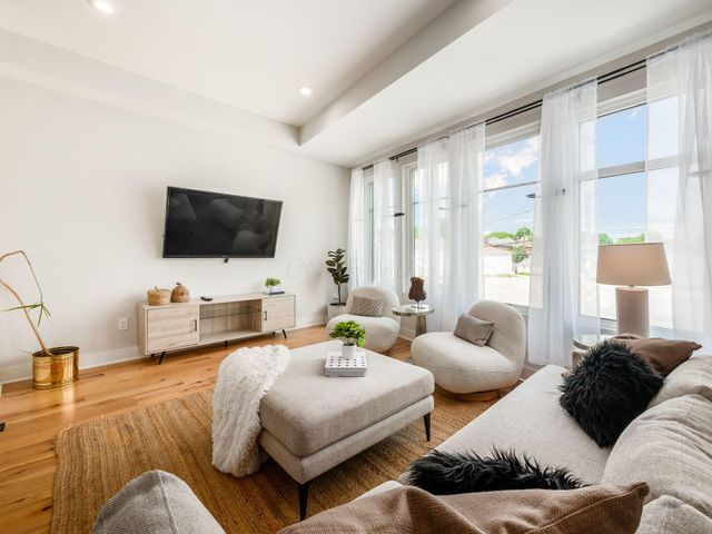 201 E 5th Avenue, 201, Columbus, OH 43201