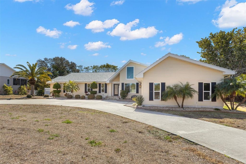 Image 4 of property listing at 2138 BAYOU DRIVE, Holiday, FL 34691