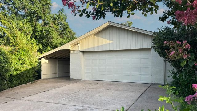 2500 Briarwood Circle, Bryan, TX 77802